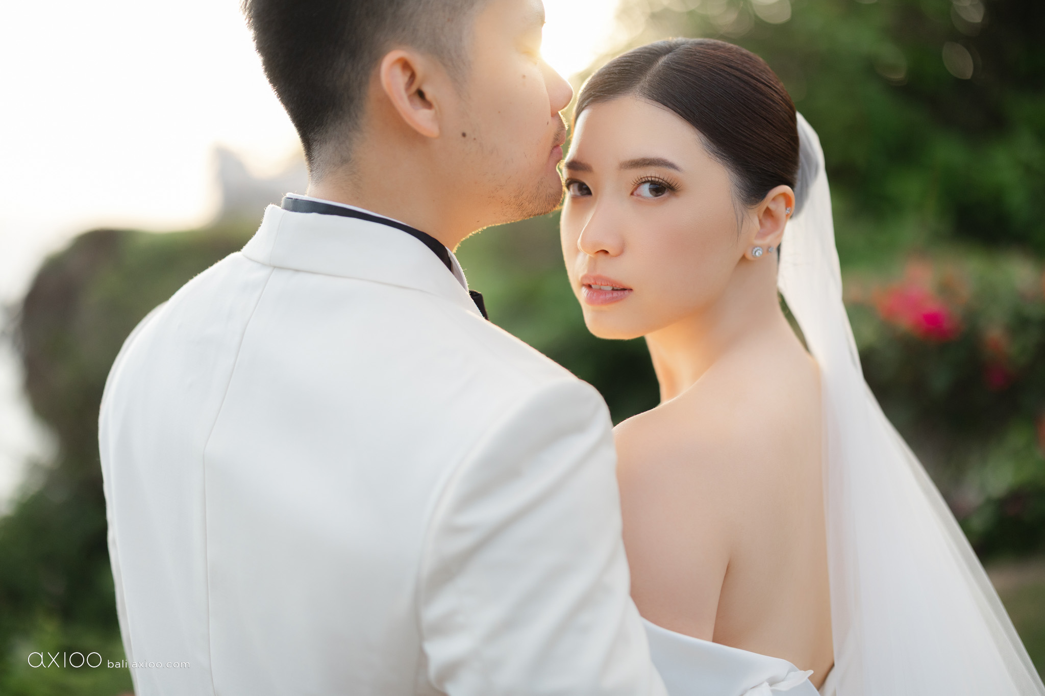 Axioo: A Study in Softness: A Wonderland Uluwatu Wedding in Bali